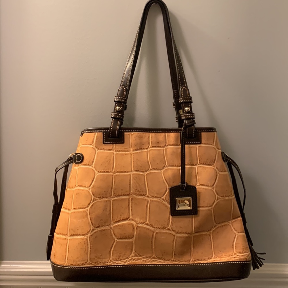 Vintage Dooney & Burke Handbag. ✨